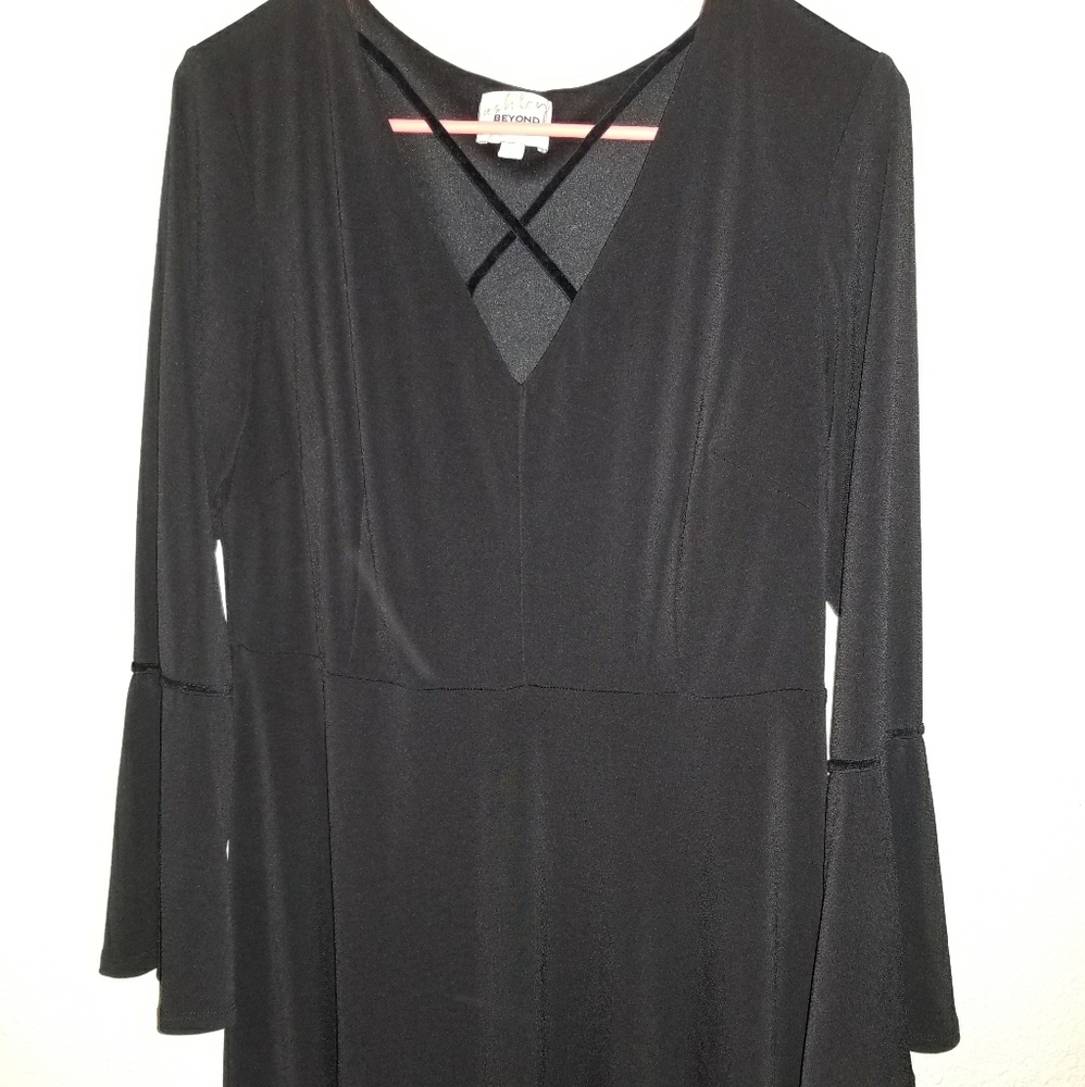 Black Ashley Graham Vneck cage bell sleeve size 10